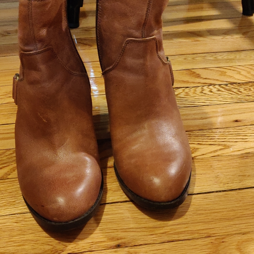 Boots - Picture 2 of 4
